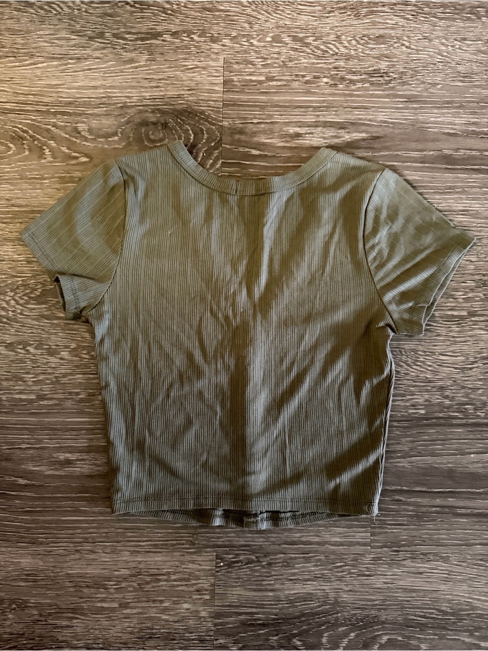 Bozzolo Olive Ribbed Button-Front Crop Top - Picture 3 of 3